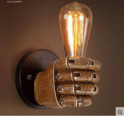 Applique murale en bois en forme de main avec lampe Edison - vue 3 sur 3