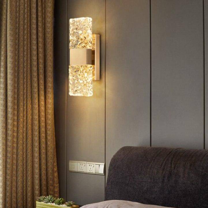 Applique murale design à LED en verre cristal et cube doré Loft