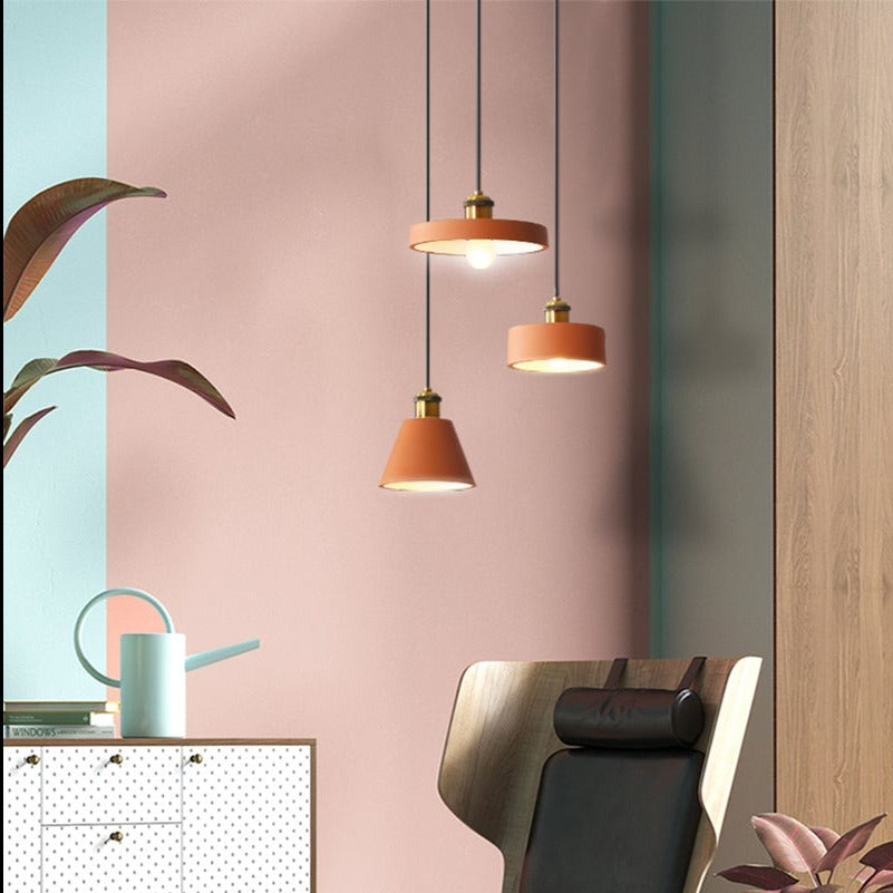 Suspension moderne LED en métal coloré Leesha - vue 3 sur 25