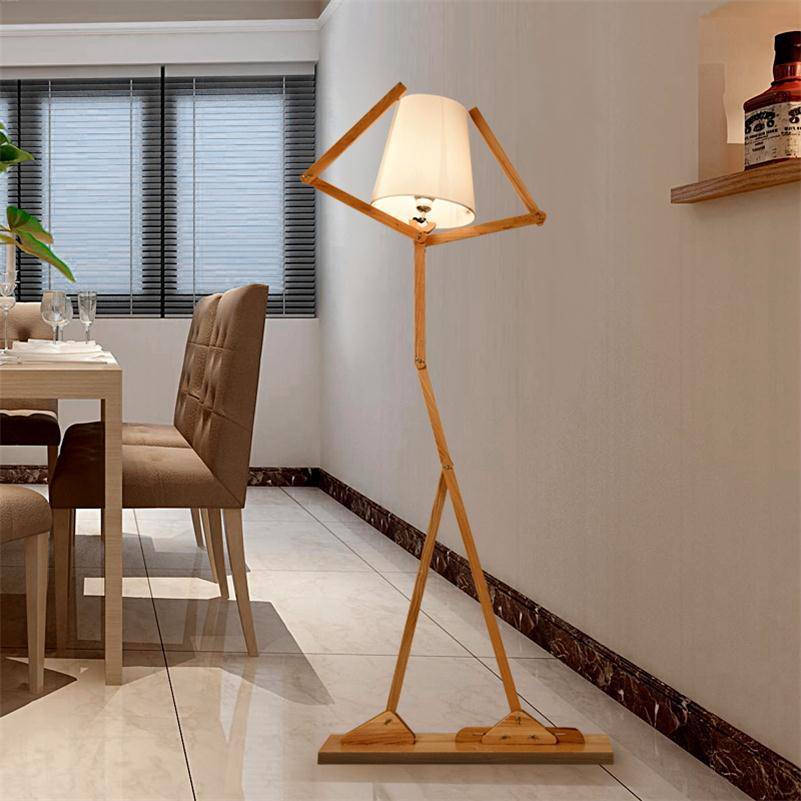 Lampadaire original en bois en forme de bonhomme avec abat-jour tissu - vue 3 sur 2