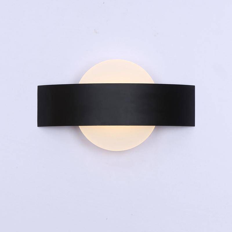 Applique design LED courbée avec boule en verre Indoor (noir ou blanc) - vue 3 sur 5