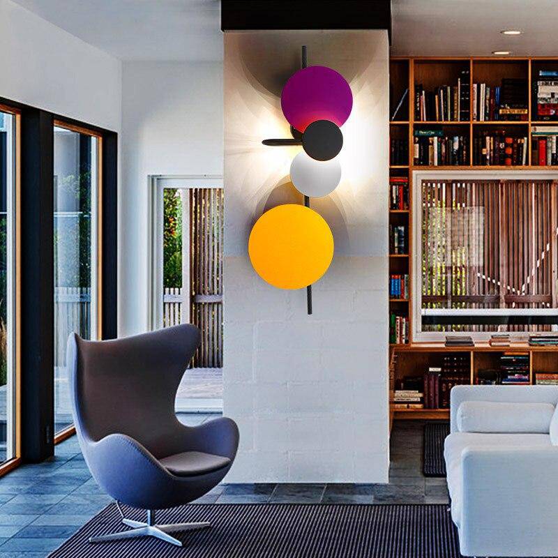 Applique murale design à LED avec plusieurs disques métal colorés Lasha
