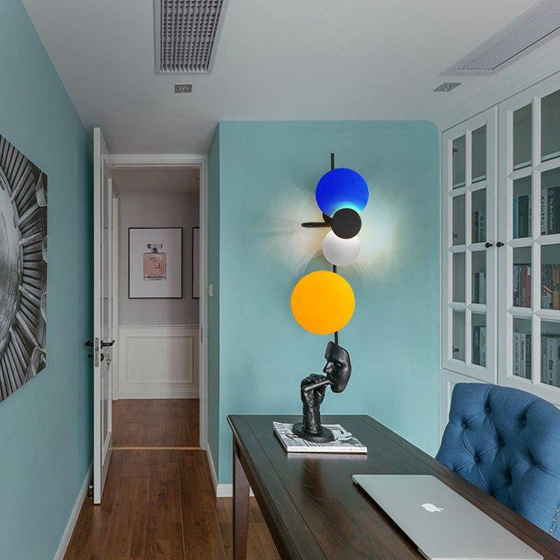 Applique murale design à LED avec plusieurs disques métal colorés Lasha