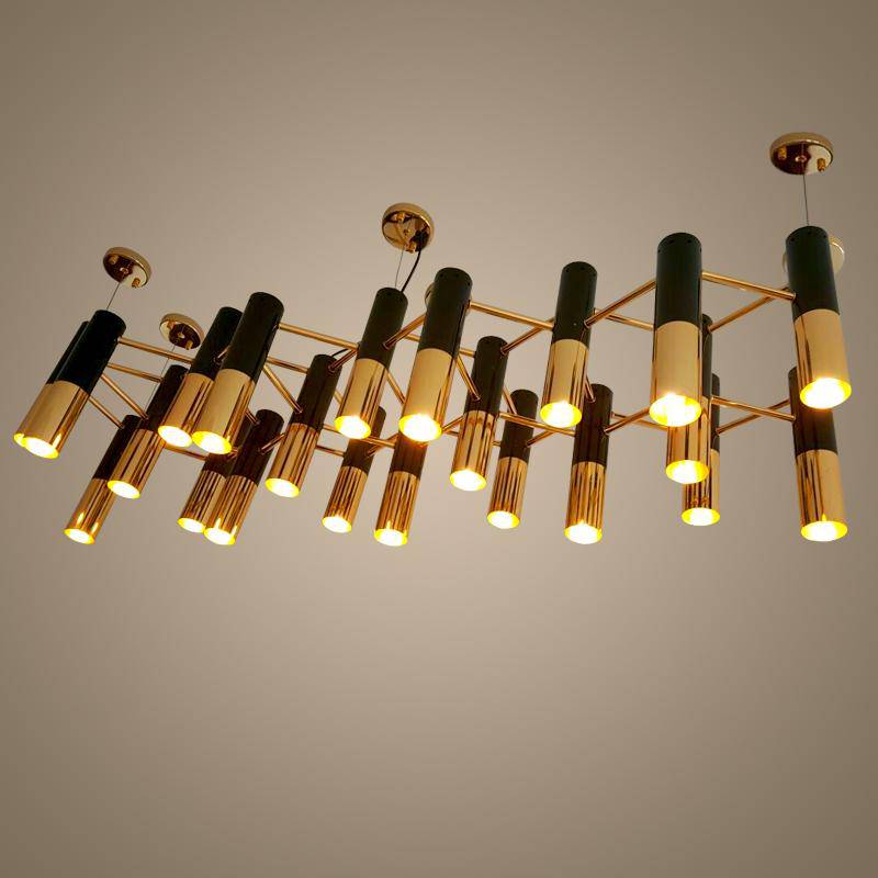 Lustre design avec tubes en métal noir et doré Italy