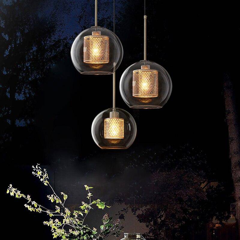 Suspension design LED avec abat-jour industriel et boule en verre Loft
