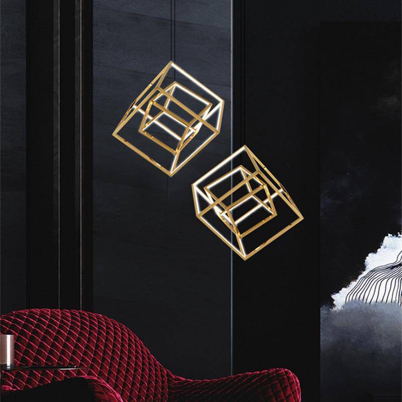 Suspension design à LED en forme de branches de cube dorée - vue 3 sur 9