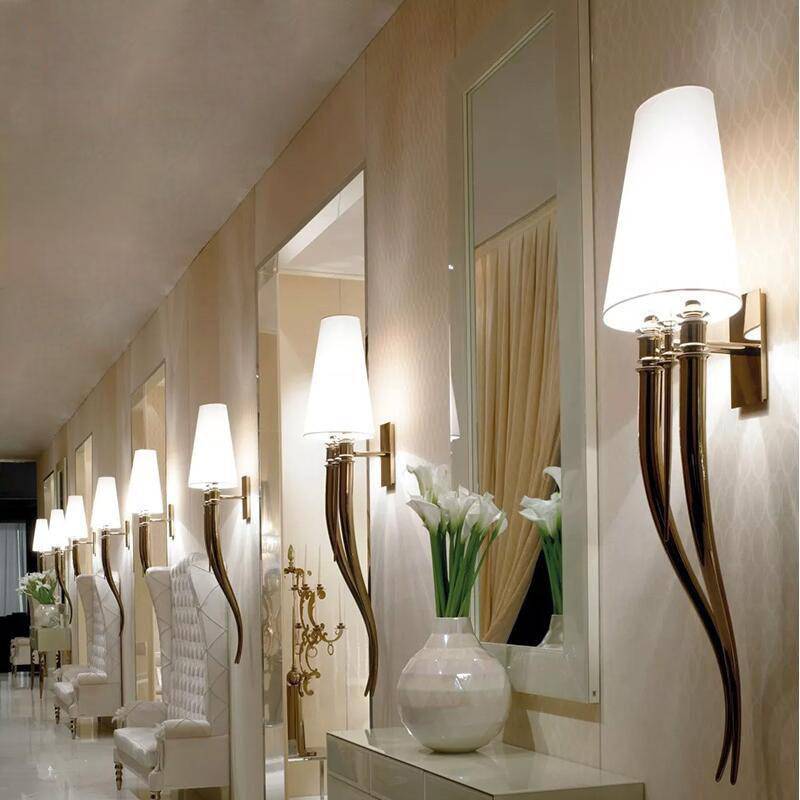 Applique murale LED chromée avec abat-jour Hotel