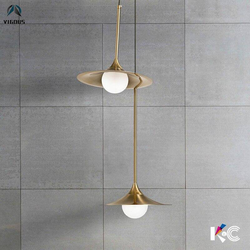 Suspension design LED en métal doré avec abat-jour arrondi Vigour - vue 3 sur 7