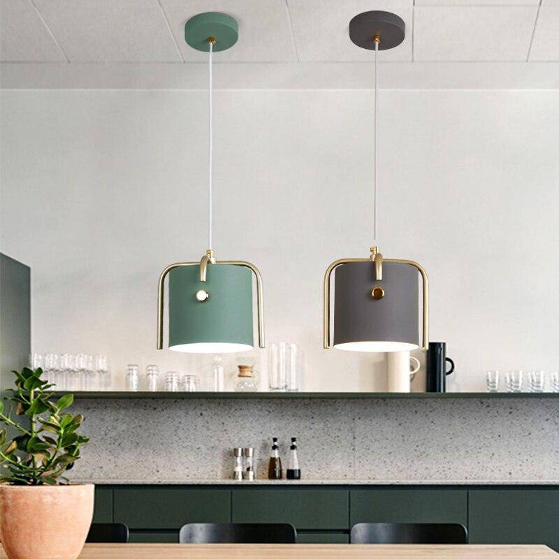Suspension design à LED avec abat-jour cylindrique en métal coloré Nordic