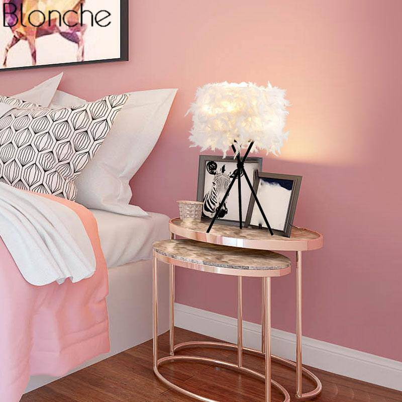 Lampe de chevet LED à plumes sur trois pieds Room - vue 4 sur 5