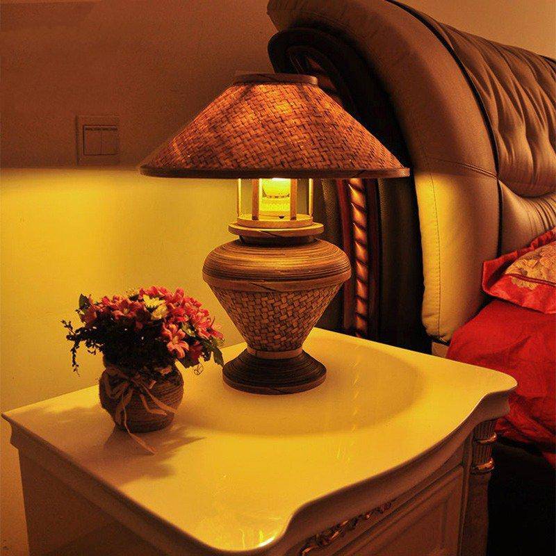 Lampe de chevet vintage rouge avec abat-jour en bambou Asia - vue 3 sur 5
