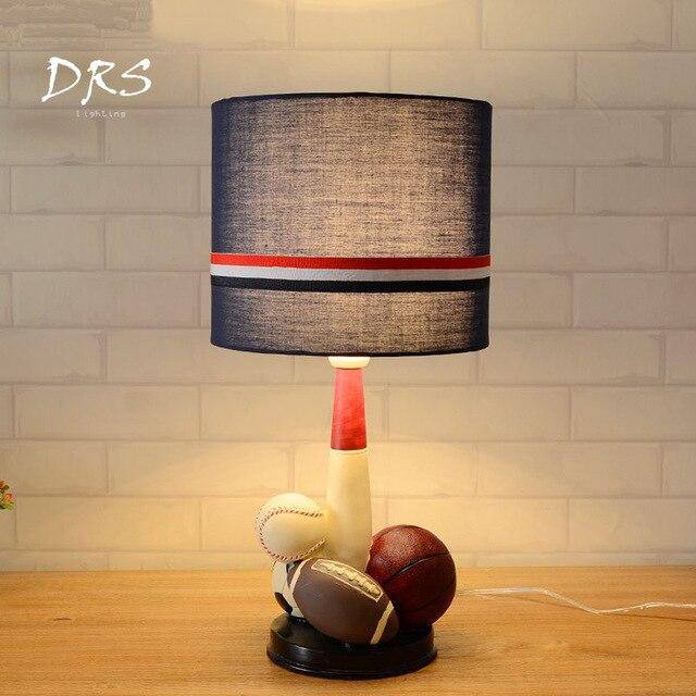 Lampe de chevet enfant avec ballons sportifs et abat-jour - vue 2 sur 6
